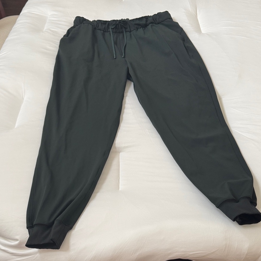 Lululemon Stretch Luxtreme
High-Rise Jogger
